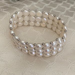 Pearl stretch bracelet